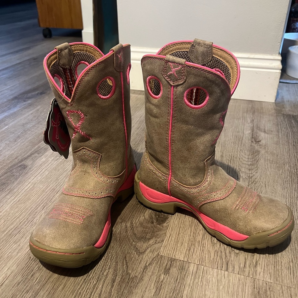 Brand new breast cancer awareness twisted X boots